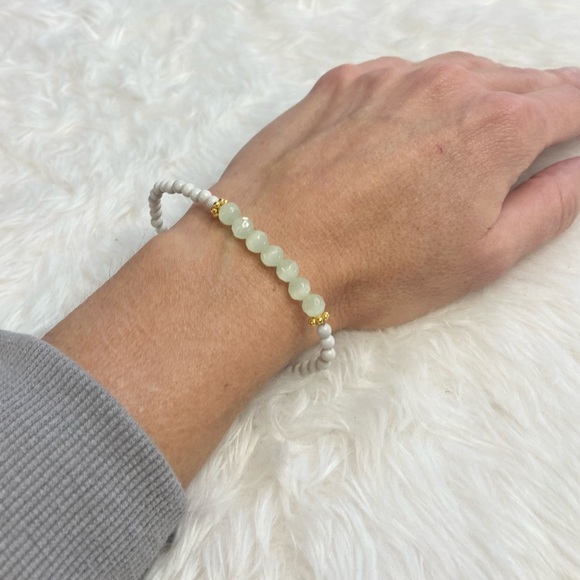 A Calm Heart Bead Bracelet - Picture 4 of 8